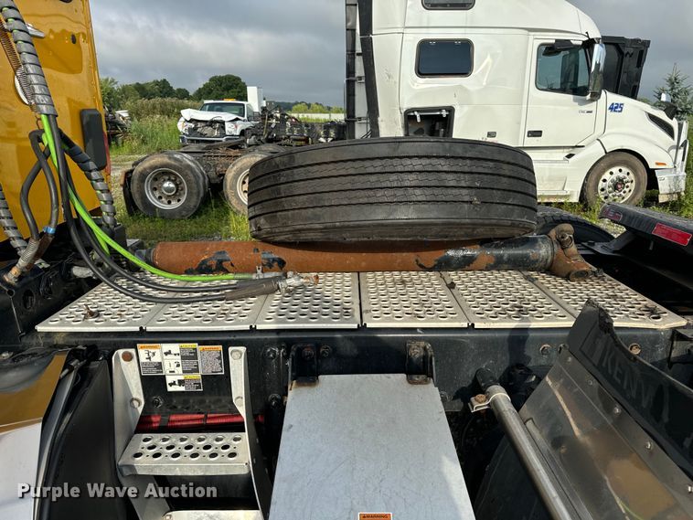 image for item DV5787 2020 Kenworth  T680 semi truck