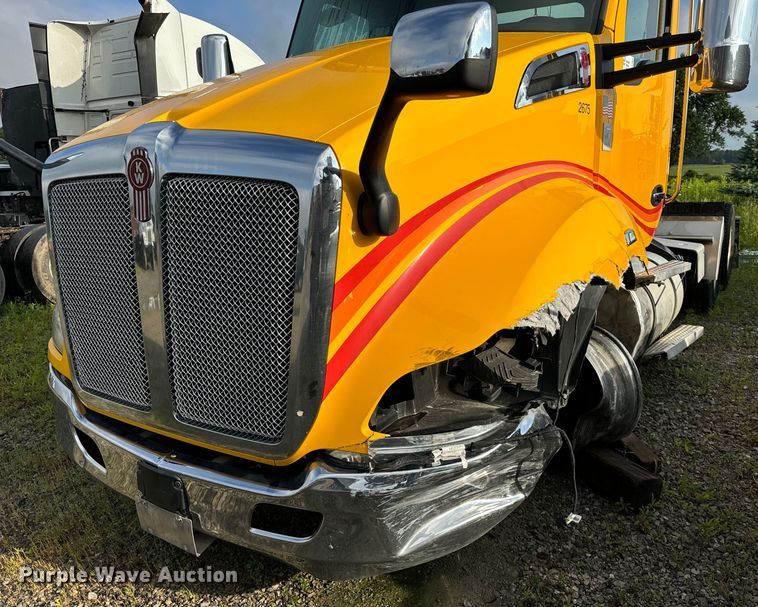 image for item DV5787 2020 Kenworth  T680 semi truck