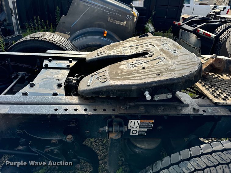 image for item DV5787 2020 Kenworth  T680 semi truck