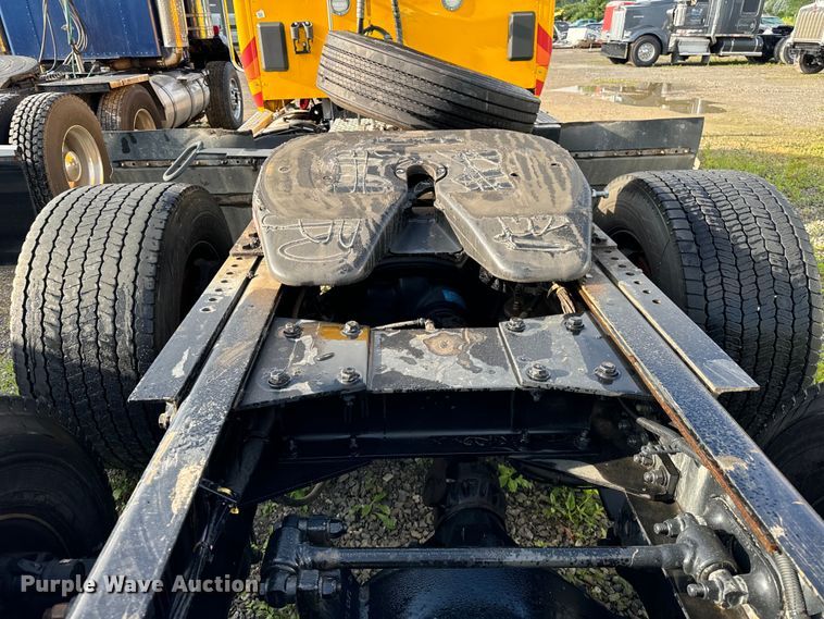 image for item DV5787 2020 Kenworth  T680 semi truck