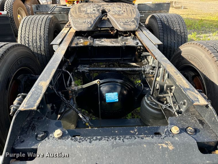 image for item DV5787 2020 Kenworth  T680 semi truck