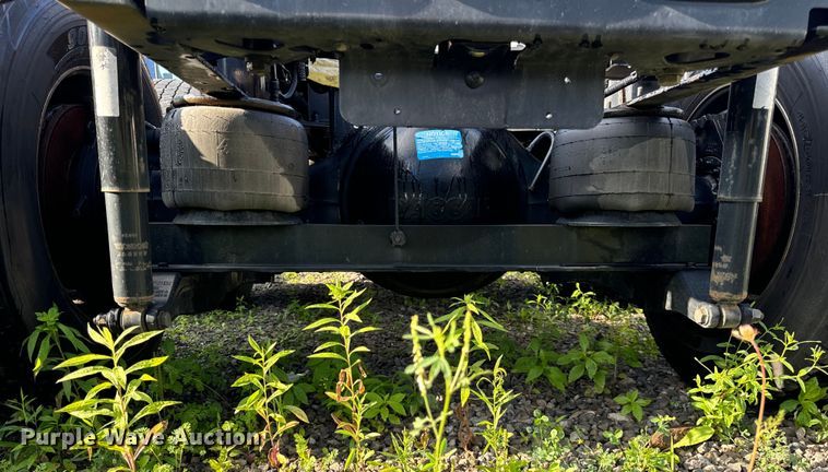 image for item DV5787 2020 Kenworth  T680 semi truck