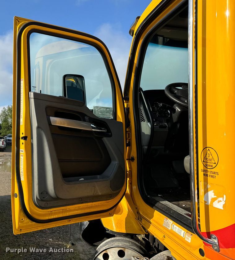 image for item DV5787 2020 Kenworth  T680 semi truck