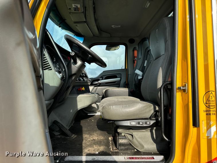 image for item DV5787 2020 Kenworth  T680 semi truck
