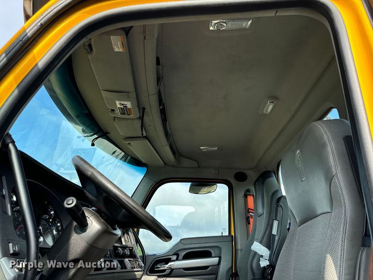 image for item DV5787 2020 Kenworth  T680 semi truck