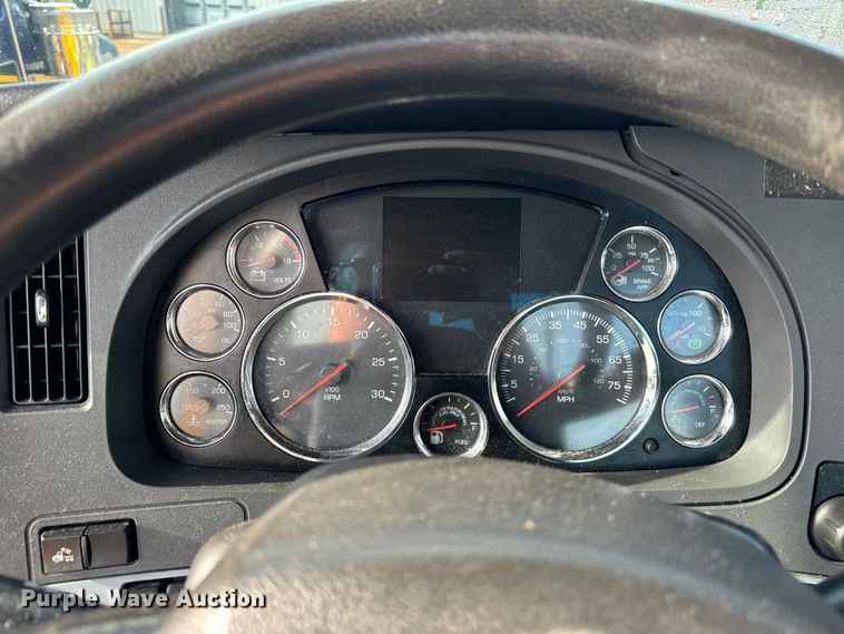 image for item DV5787 2020 Kenworth  T680 semi truck