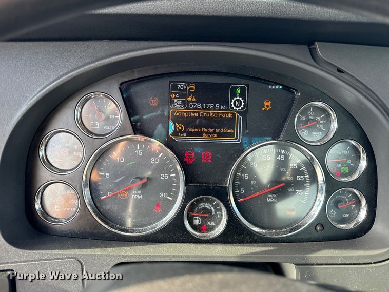 image for item DV5787 2020 Kenworth  T680 semi truck