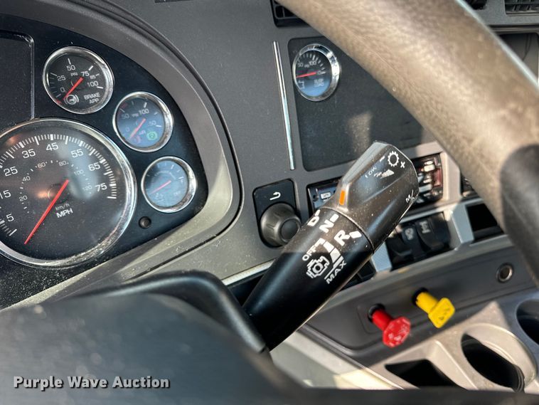 image for item DV5787 2020 Kenworth  T680 semi truck