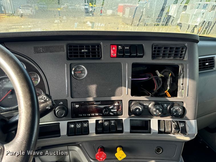 image for item DV5787 2020 Kenworth  T680 semi truck