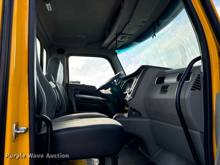 image for item DV5787 2020 Kenworth  T680 semi truck