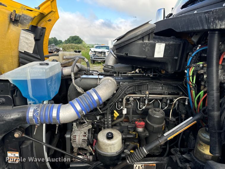 image for item DV5787 2020 Kenworth  T680 semi truck