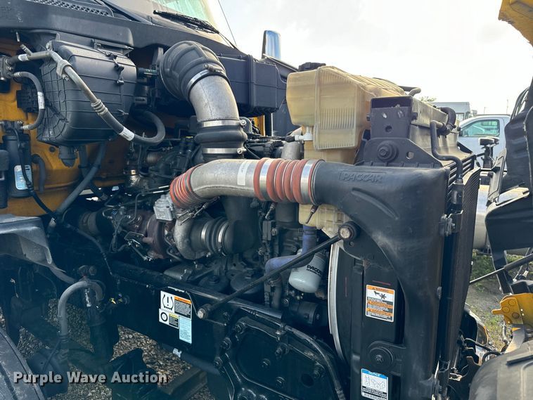 image for item DV5787 2020 Kenworth  T680 semi truck