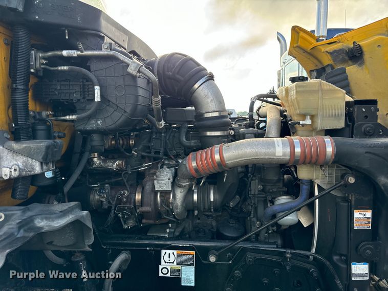 image for item DV5787 2020 Kenworth  T680 semi truck