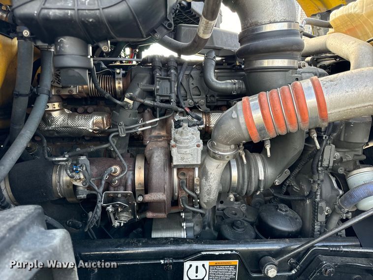 image for item DV5787 2020 Kenworth  T680 semi truck