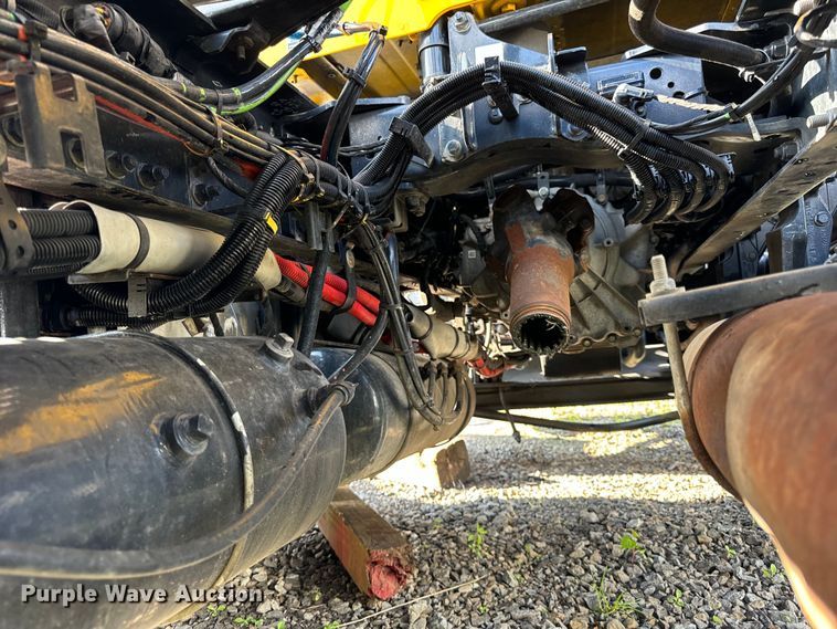 image for item DV5787 2020 Kenworth  T680 semi truck