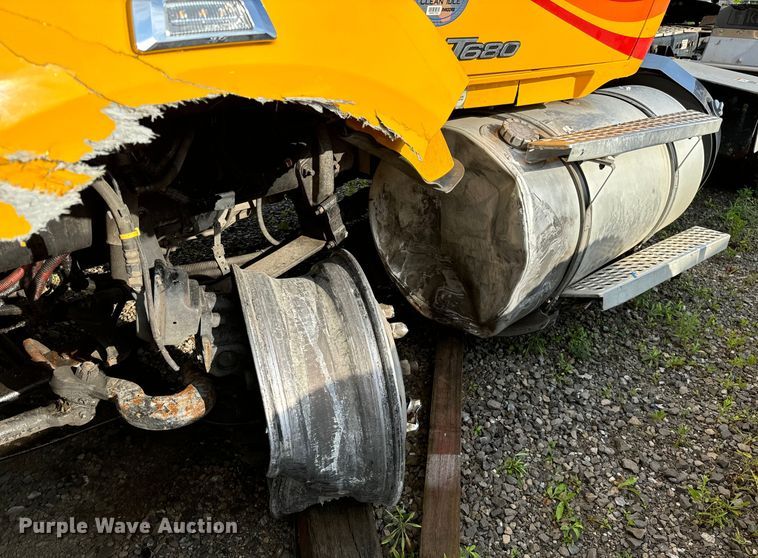 image for item DV5787 2020 Kenworth  T680 semi truck