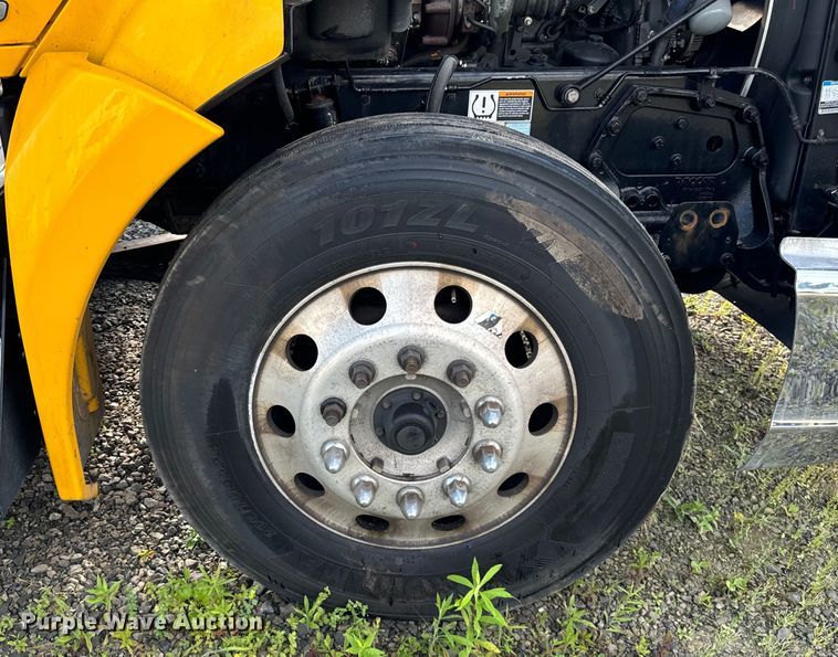 image for item DV5787 2020 Kenworth  T680 semi truck