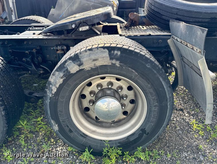 image for item DV5787 2020 Kenworth  T680 semi truck