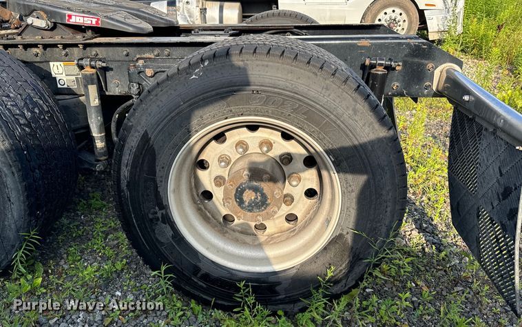 image for item DV5787 2020 Kenworth  T680 semi truck