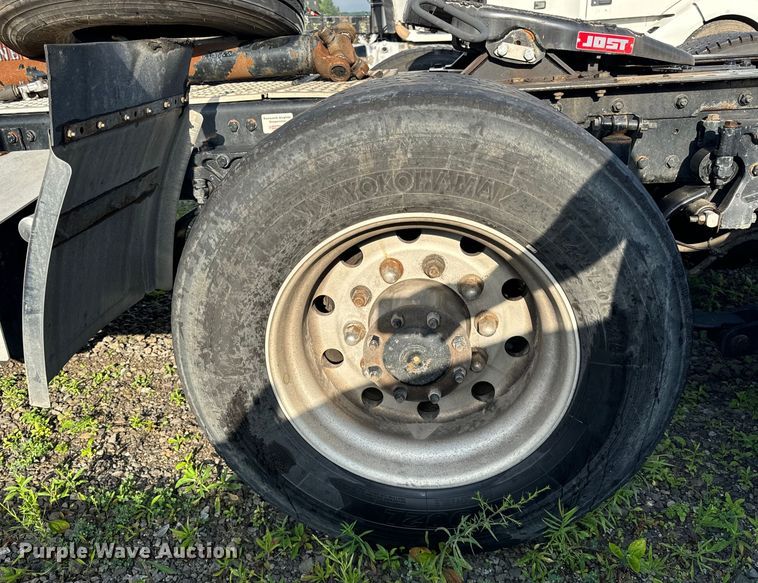 image for item DV5787 2020 Kenworth  T680 semi truck