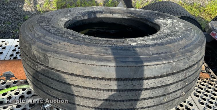 image for item DV5787 2020 Kenworth  T680 semi truck