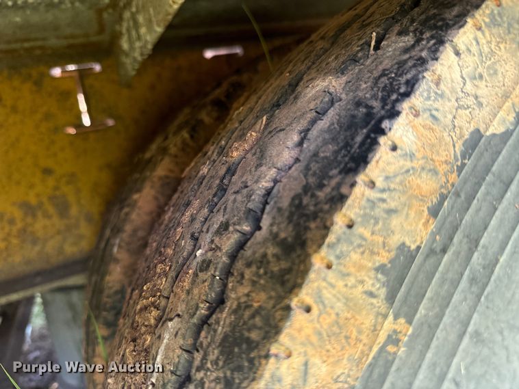 image for item DX0848 2000 Trail King TK70HT-492 hydratail drop deck equipment trailer