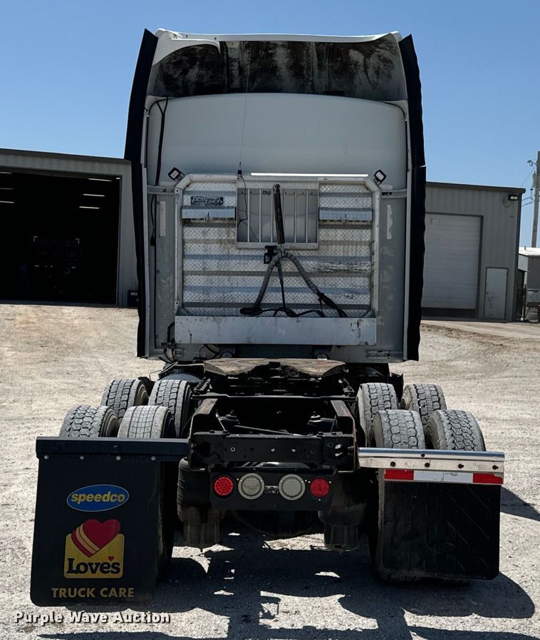 image for item DX0850 2013 Kenworth T660 semi truck