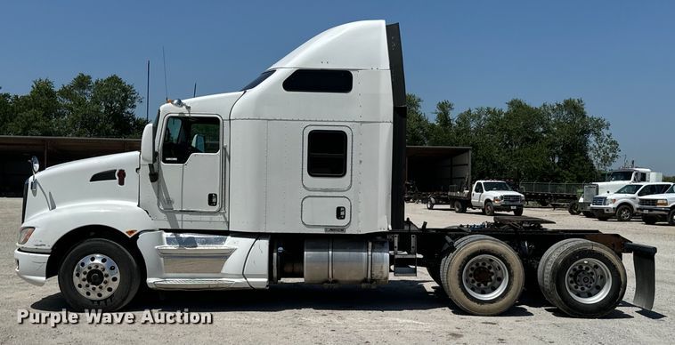 image for item DX0850 2013 Kenworth T660 semi truck