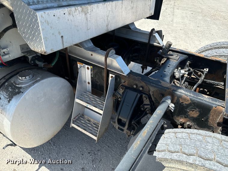 image for item DX0850 2013 Kenworth T660 semi truck