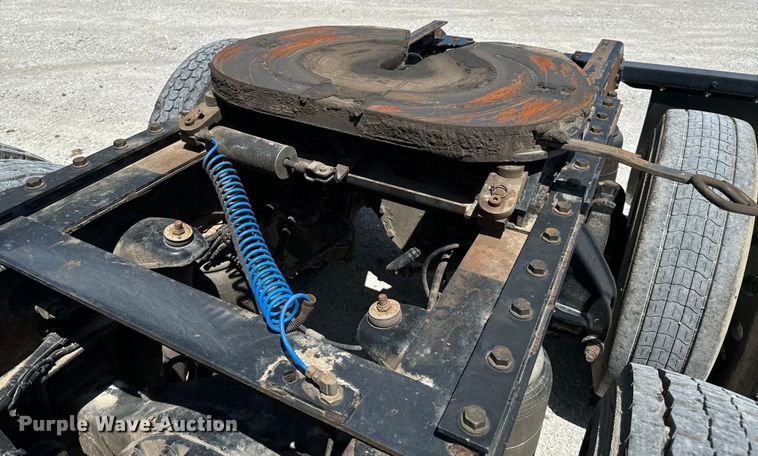 image for item DX0850 2013 Kenworth T660 semi truck