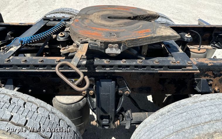 image for item DX0850 2013 Kenworth T660 semi truck