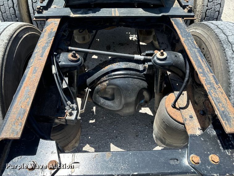 image for item DX0850 2013 Kenworth T660 semi truck