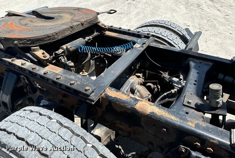 image for item DX0850 2013 Kenworth T660 semi truck