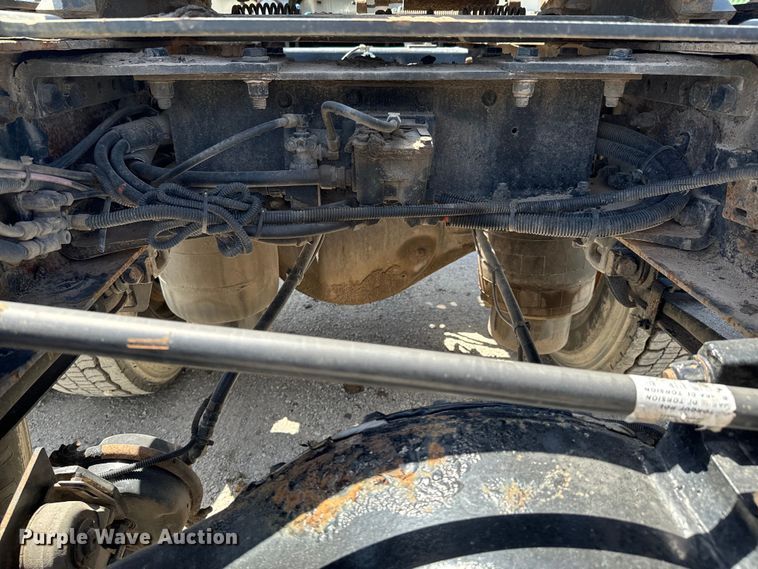 image for item DX0850 2013 Kenworth T660 semi truck