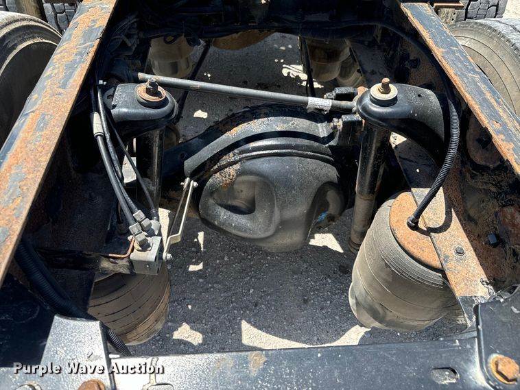 image for item DX0850 2013 Kenworth T660 semi truck