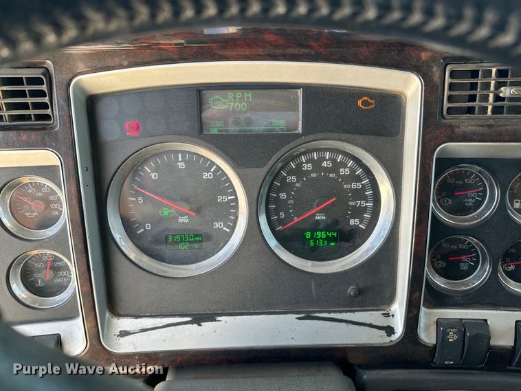 image for item DX0850 2013 Kenworth T660 semi truck