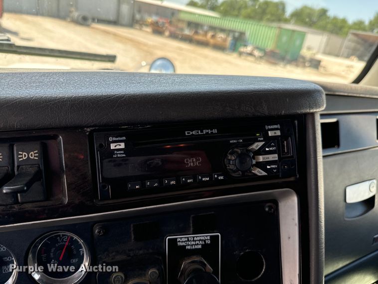 image for item DX0850 2013 Kenworth T660 semi truck