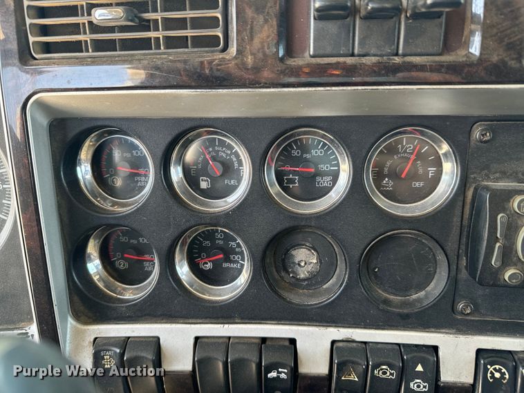 image for item DX0850 2013 Kenworth T660 semi truck