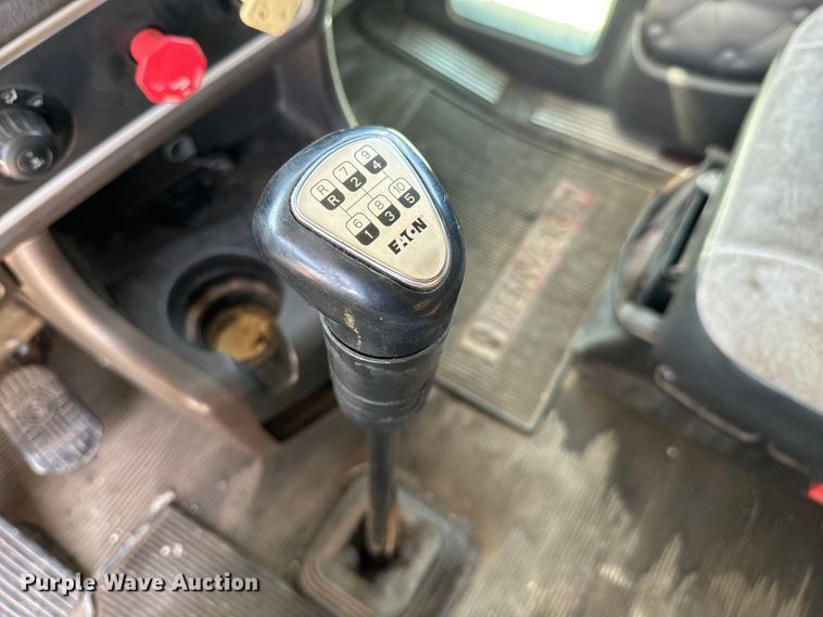 image for item DX0850 2013 Kenworth T660 semi truck