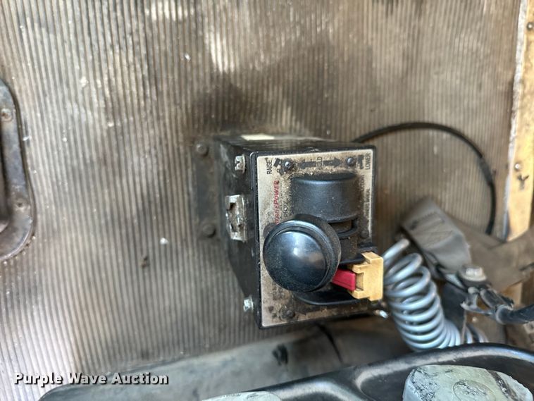 image for item DX0850 2013 Kenworth T660 semi truck