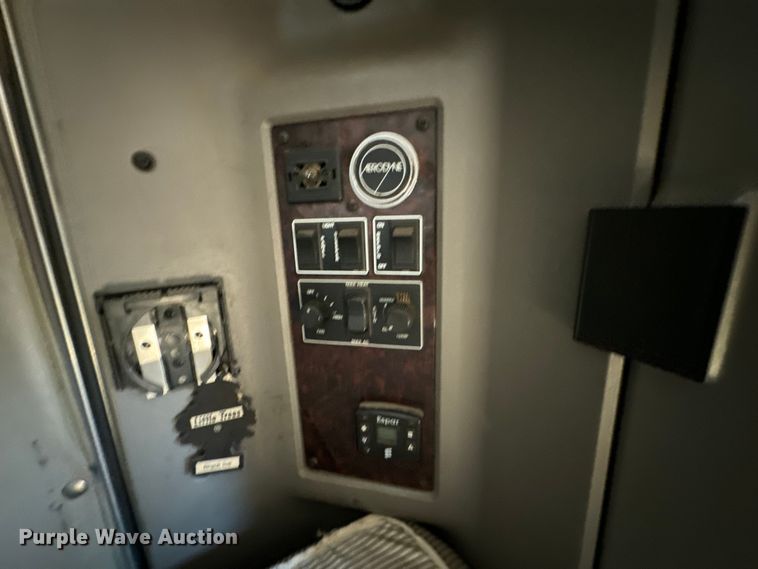 image for item DX0850 2013 Kenworth T660 semi truck