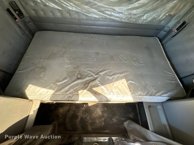 image for item DX0850 2013 Kenworth T660 semi truck