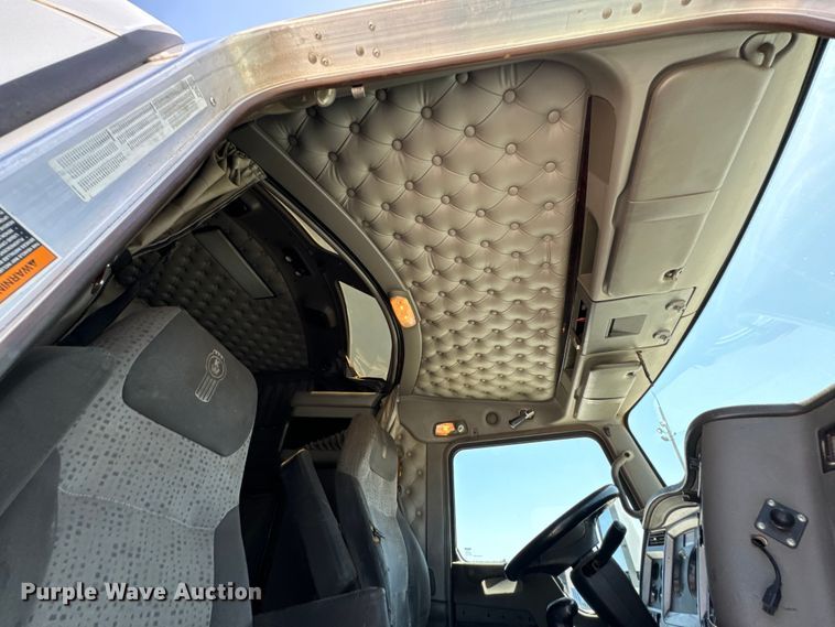 image for item DX0850 2013 Kenworth T660 semi truck