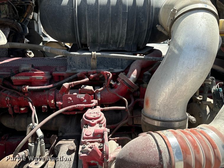 image for item DX0850 2013 Kenworth T660 semi truck