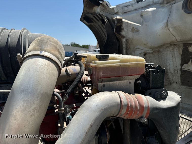 image for item DX0850 2013 Kenworth T660 semi truck