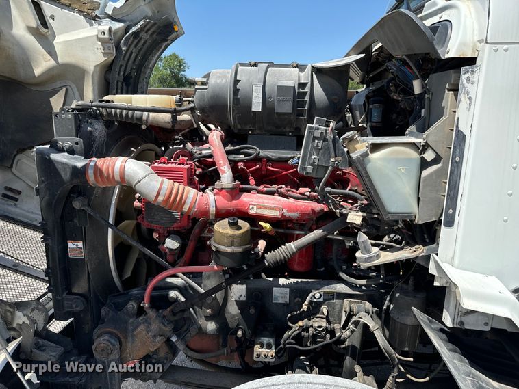 image for item DX0850 2013 Kenworth T660 semi truck