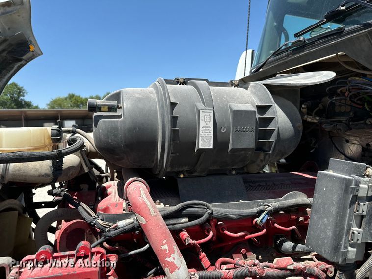 image for item DX0850 2013 Kenworth T660 semi truck