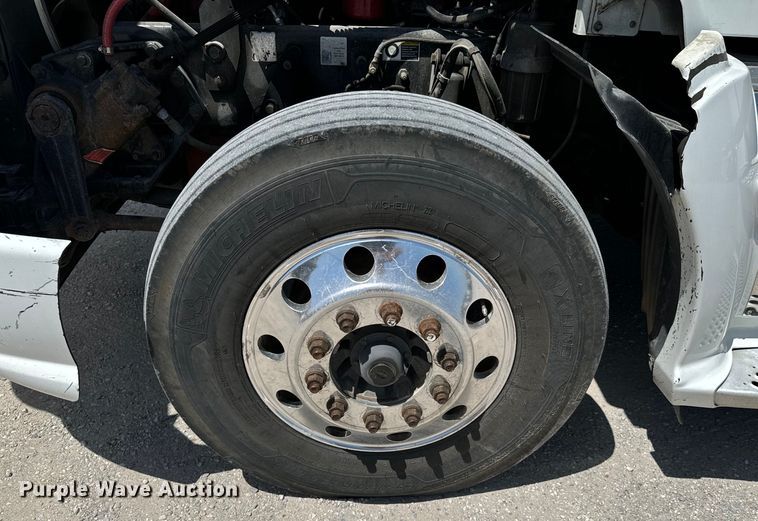 image for item DX0850 2013 Kenworth T660 semi truck