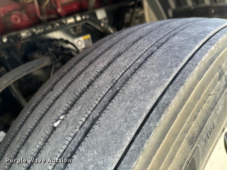 image for item DX0850 2013 Kenworth T660 semi truck