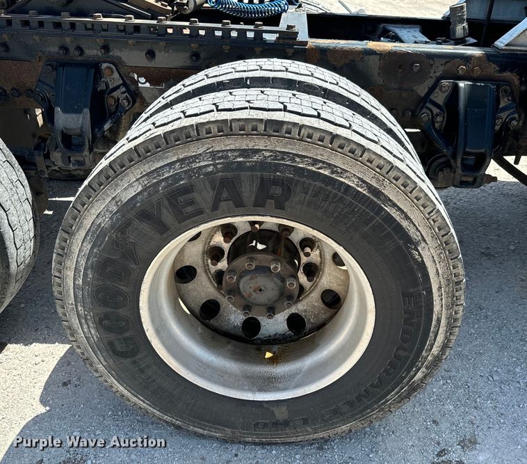 image for item DX0850 2013 Kenworth T660 semi truck